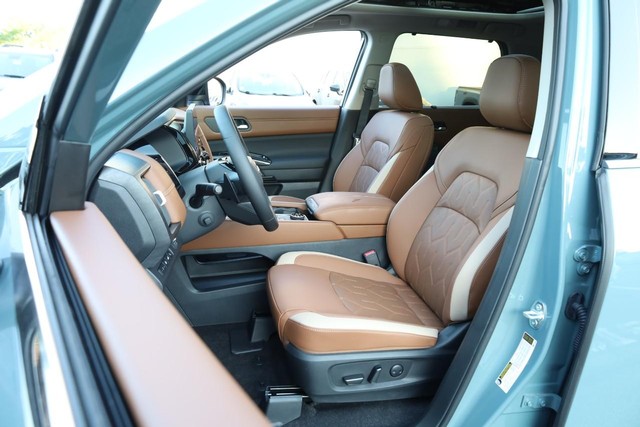Nissan Pathfinder Vehicle Image 10