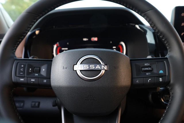 Nissan Pathfinder Vehicle Image 13