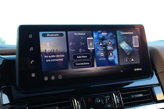Nissan Pathfinder Vehicle Image 15