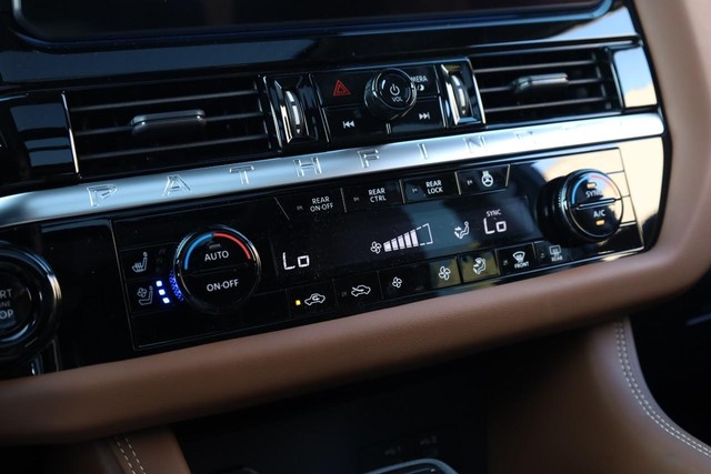 Nissan Pathfinder Vehicle Image 18