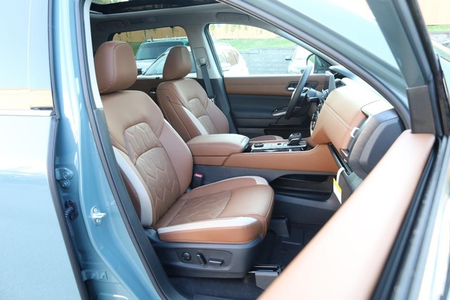 Nissan Pathfinder Vehicle Image 32