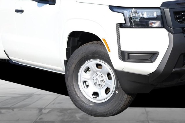 Nissan Frontier Vehicle Image 03