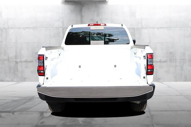 Nissan Frontier Vehicle Image 07