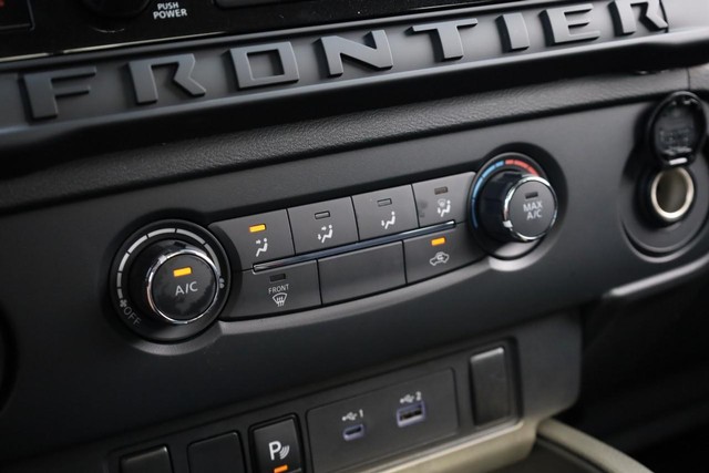 Nissan Frontier Vehicle Image 13