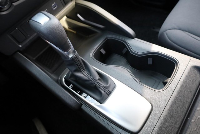 Nissan Frontier Vehicle Image 15