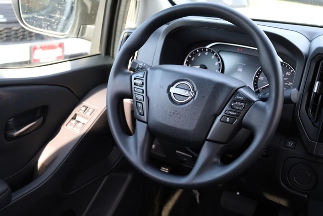 Nissan Frontier Vehicle Image 23