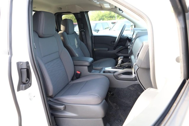 Nissan Frontier Vehicle Image 24