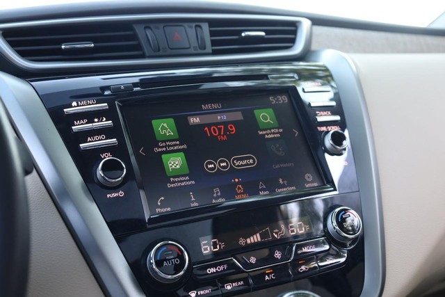 Nissan Murano Vehicle Image 13
