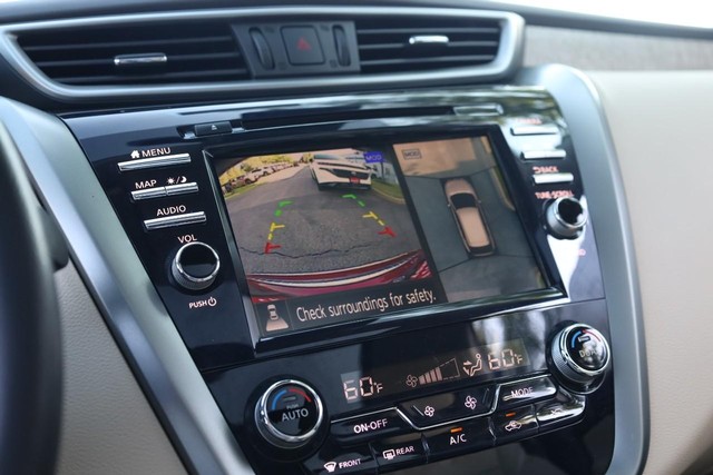 Nissan Murano Vehicle Image 15