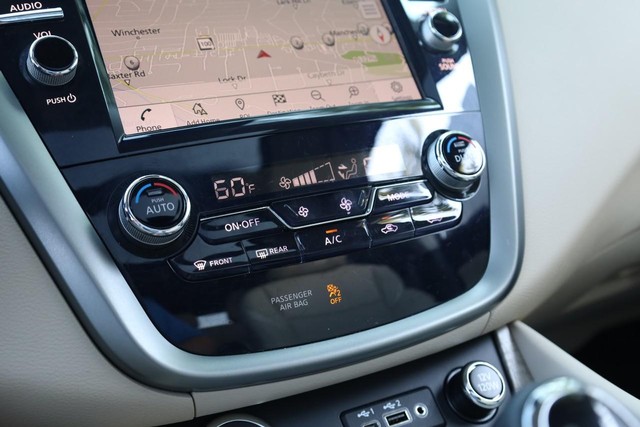 Nissan Murano Vehicle Image 16