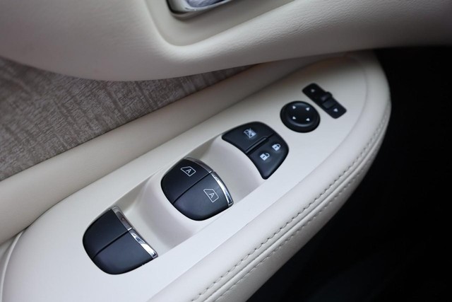 Nissan Murano Vehicle Image 20