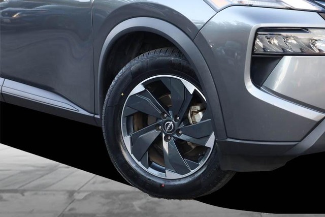 Nissan Rogue Vehicle Image 03