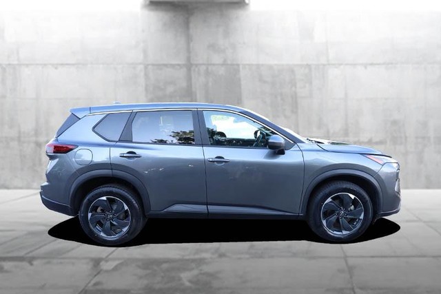 Nissan Rogue Vehicle Image 05