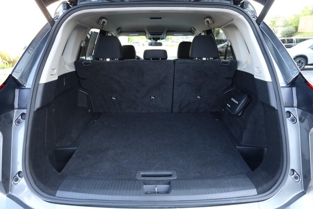 Nissan Rogue Vehicle Image 07