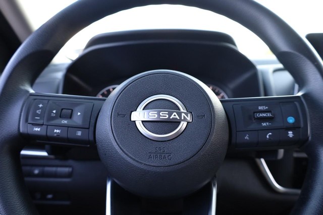 Nissan Rogue Vehicle Image 08