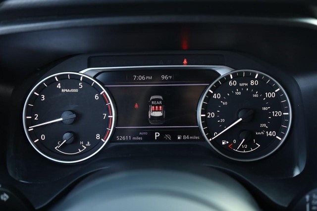 Nissan Rogue Vehicle Image 09