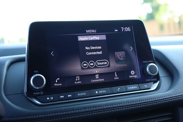 Nissan Rogue Vehicle Image 10
