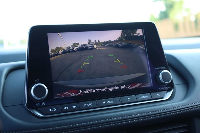 Nissan Rogue Vehicle Image 11