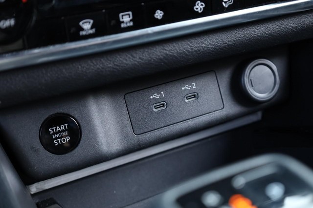 Nissan Rogue Vehicle Image 13