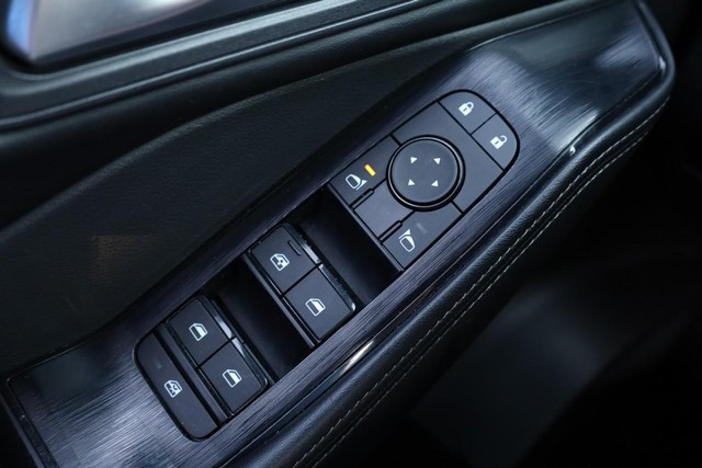 Nissan Rogue Vehicle Image 16