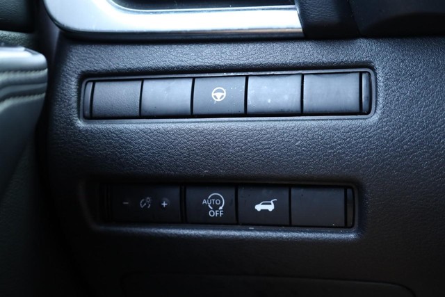Nissan Rogue Vehicle Image 17