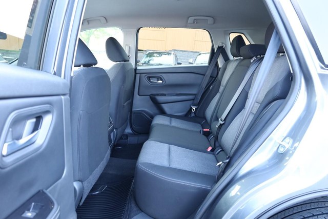 Nissan Rogue Vehicle Image 19