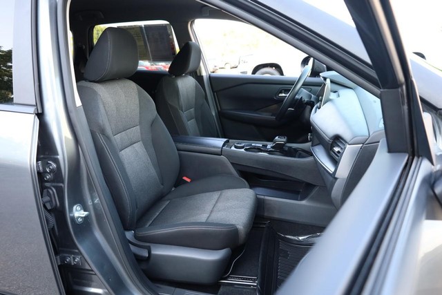 Nissan Rogue Vehicle Image 23