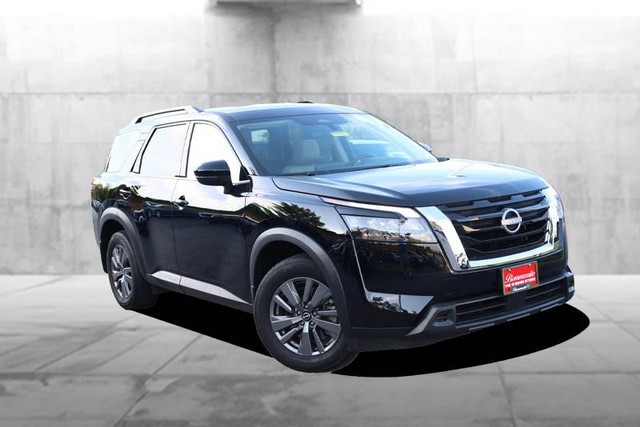 Nissan Pathfinder Vehicle Image 02