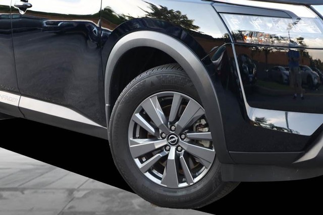 Nissan Pathfinder Vehicle Image 03