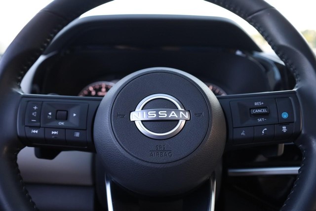 Nissan Pathfinder Vehicle Image 12