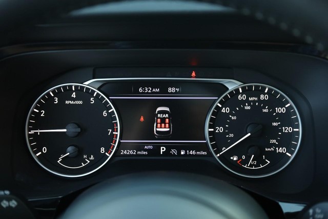 Nissan Pathfinder Vehicle Image 13