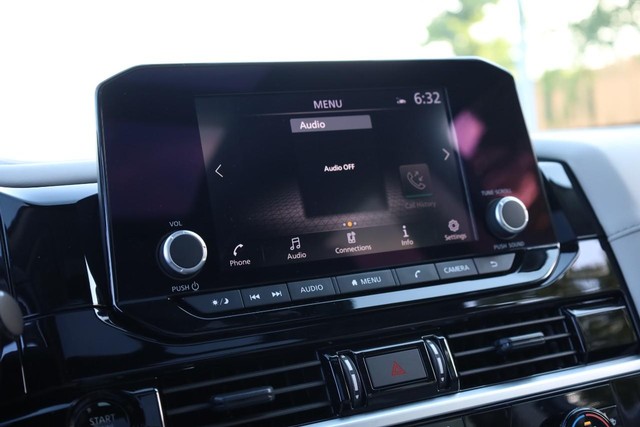 Nissan Pathfinder Vehicle Image 14
