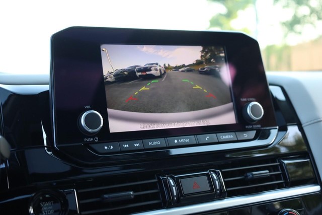 Nissan Pathfinder Vehicle Image 15