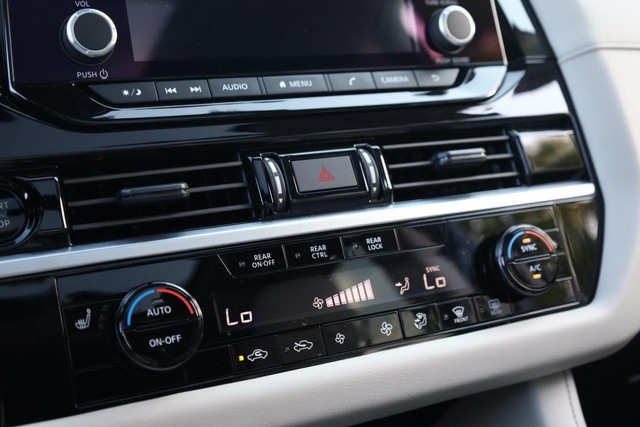Nissan Pathfinder Vehicle Image 16