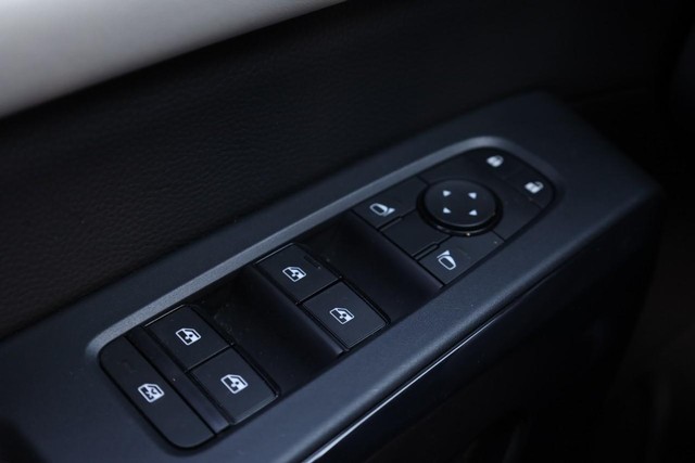 Nissan Pathfinder Vehicle Image 20