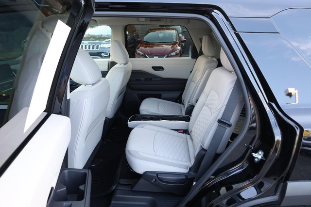 Nissan Pathfinder Vehicle Image 23