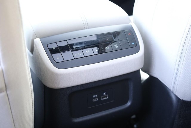Nissan Pathfinder Vehicle Image 24