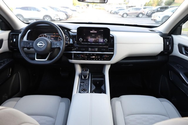 Nissan Pathfinder Vehicle Image 25
