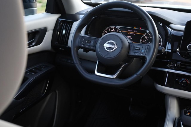 Nissan Pathfinder Vehicle Image 26