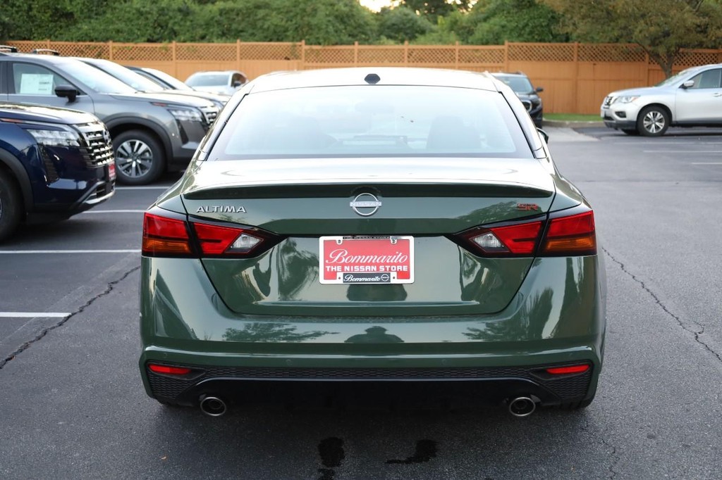 Nissan Altima Vehicle Image 06