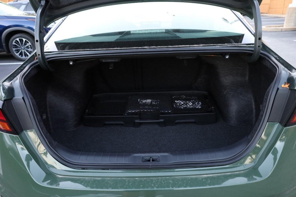 Nissan Altima Vehicle Image 07
