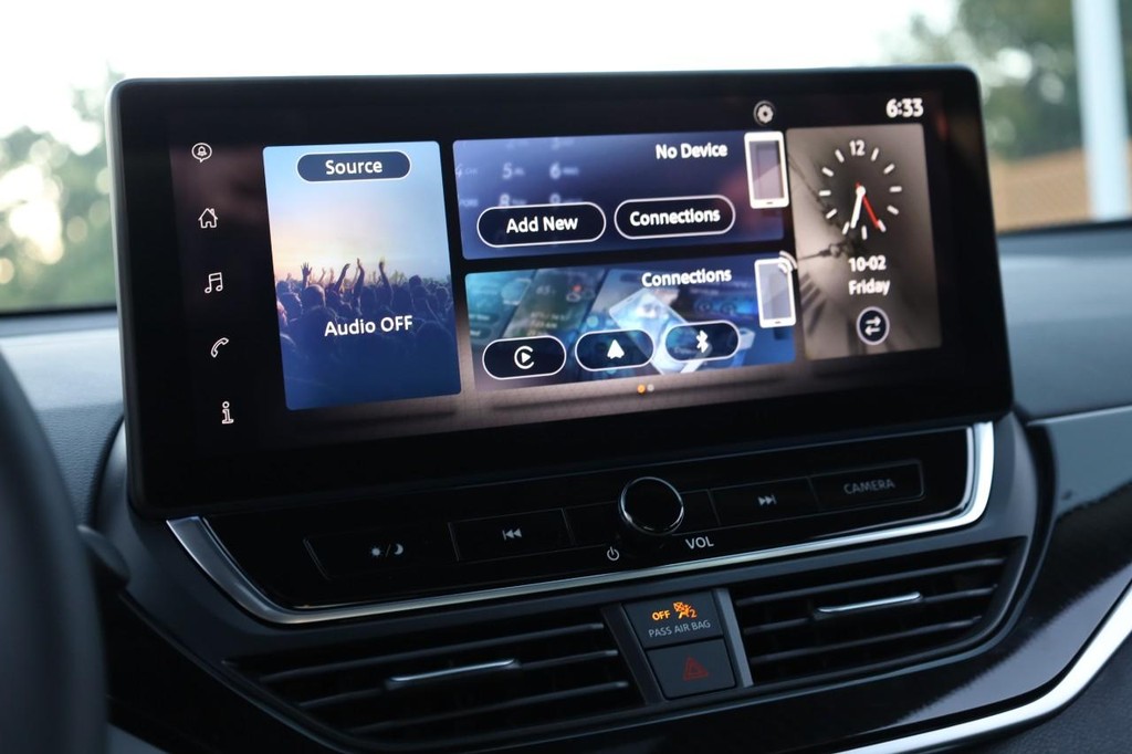 Nissan Altima Vehicle Image 12