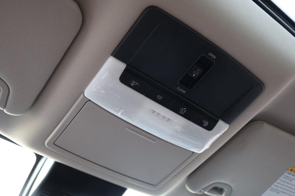 Nissan Altima Vehicle Image 17