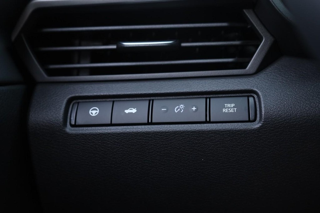 Nissan Altima Vehicle Image 19