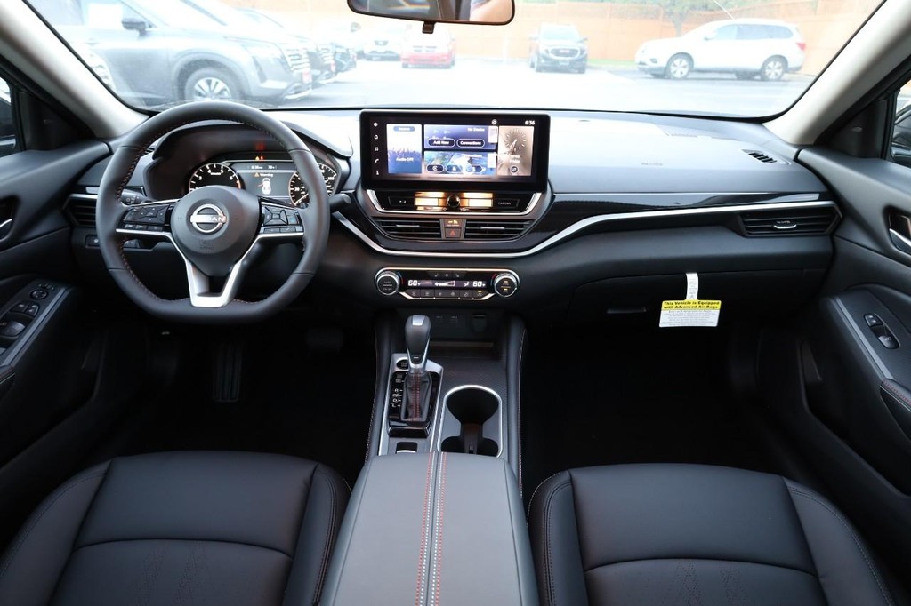 Nissan Altima Vehicle Image 22