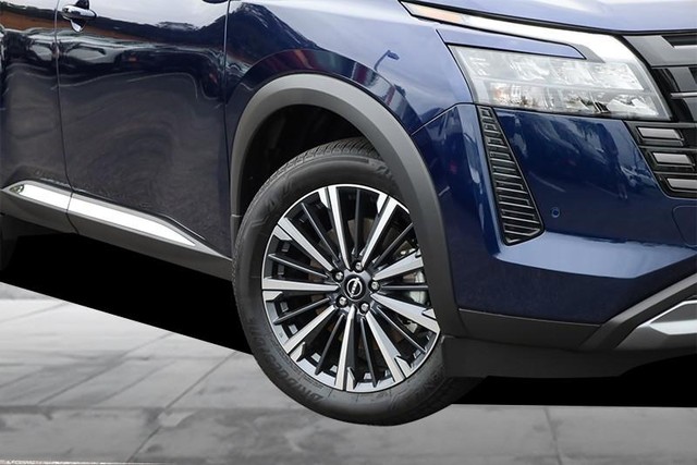 Nissan Pathfinder Vehicle Image 03