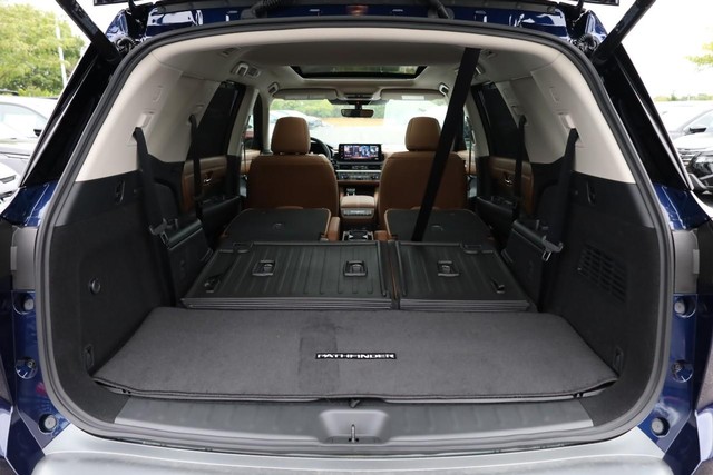 Nissan Pathfinder Vehicle Image 09