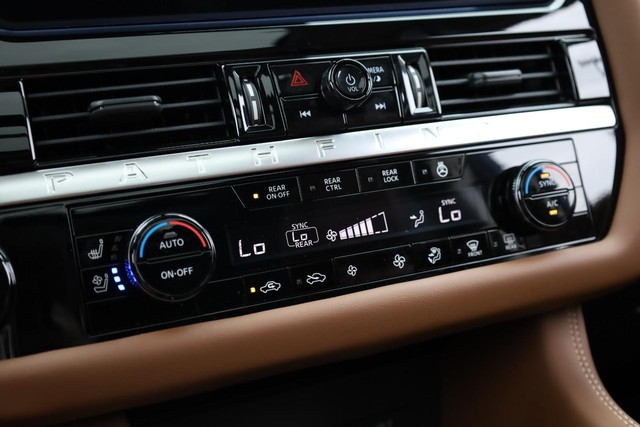 Nissan Pathfinder Vehicle Image 18