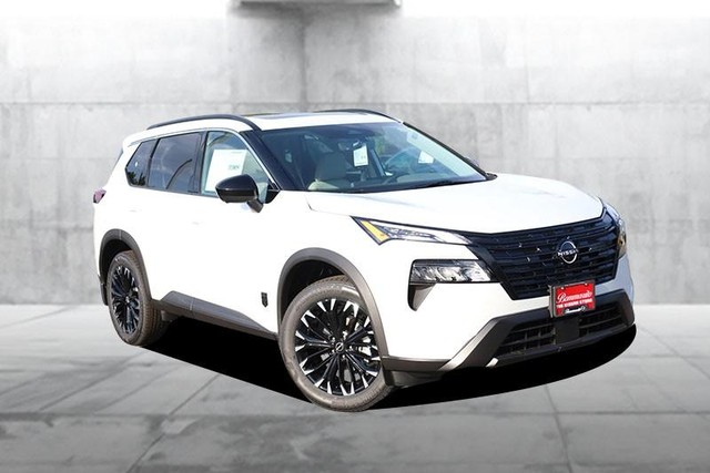 Nissan Rogue Vehicle Full-screen Gallery Image 2