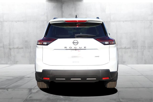 Nissan Rogue Vehicle Full-screen Gallery Image 6